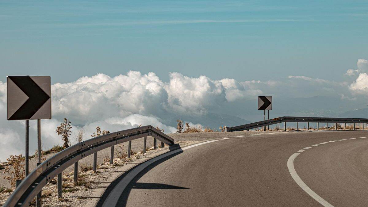 Maharashtra Road Safety Upgrade: महाराष्ट्र रस्ता सुरक्षा सुधारणा; महामार्ग पोलीस टॅब, कॅमेरे आणि AI-Driven License चाचण्यांसह राहणार सुसज्ज