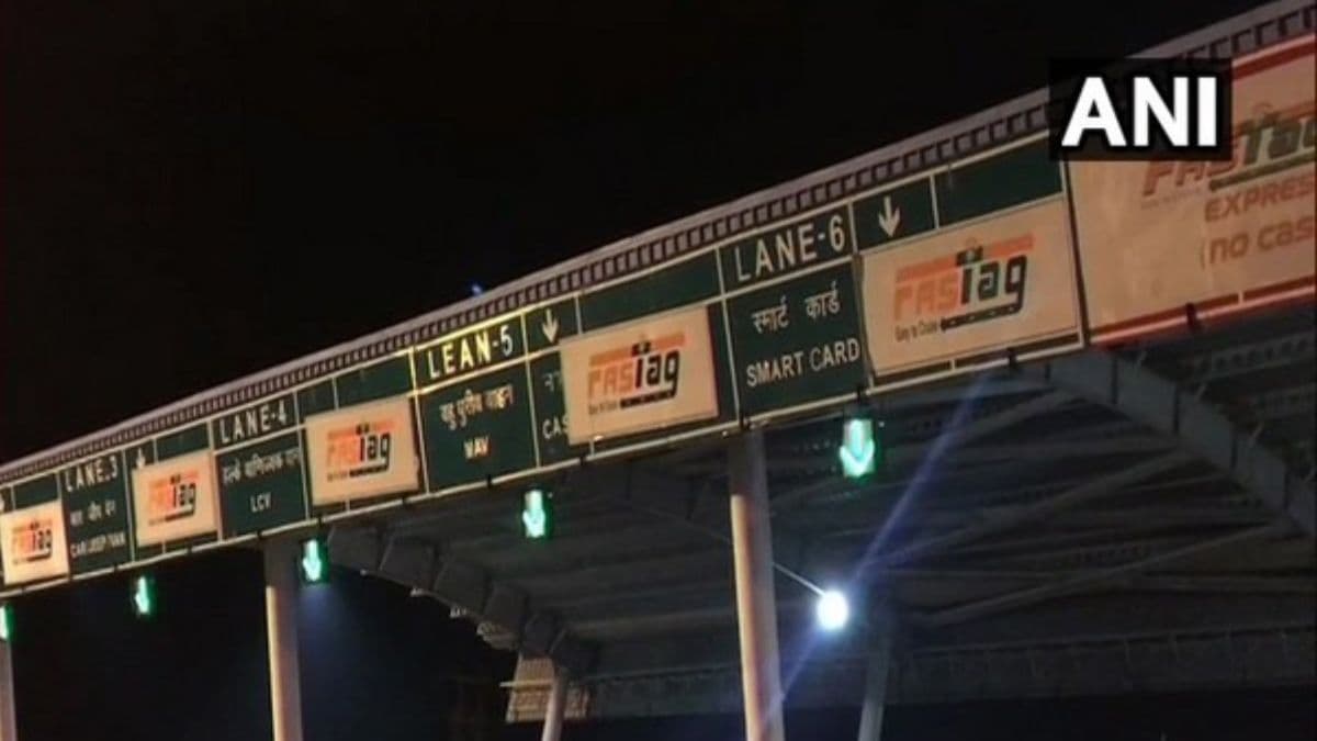 Toll Tax on Two-Wheelers: दुचाकींवर टोल लावण्याच्या अफवांवर नितीन गडकरींचा खुलासा, सवलत यापुढेही कायम