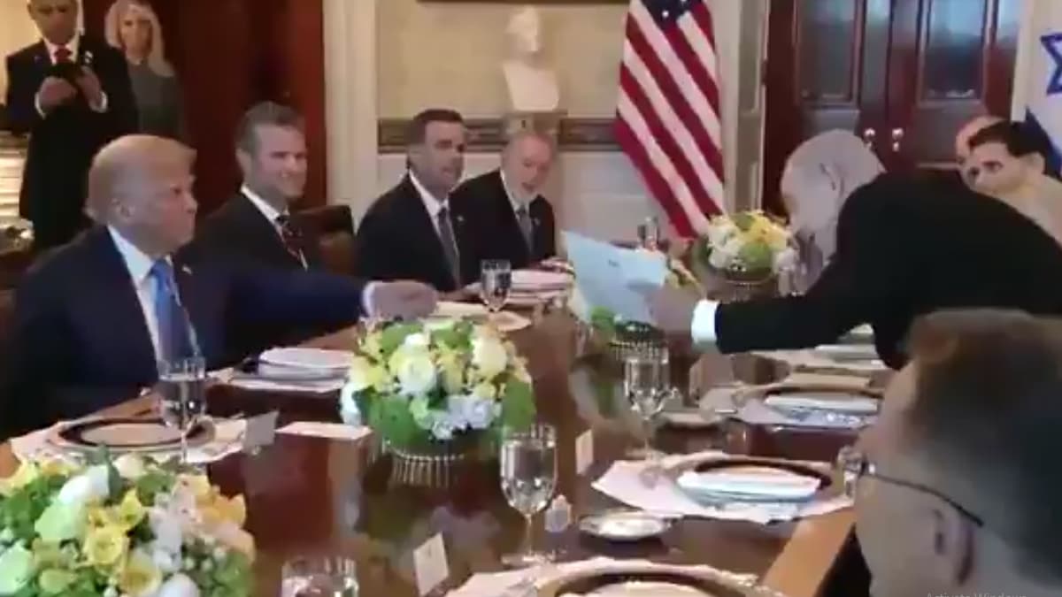 Israel PM Benjamin Netanyahu यांनी शांततेच्या नोबेल पुरस्कारासाठी केले Donald Trump यांना नॉमिनेट