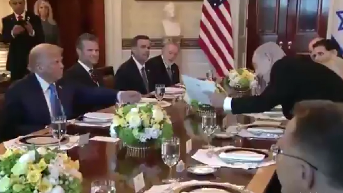 Israel PM Benjamin Netanyahu यांनी शांततेच्या नोबेल पुरस्कारासाठी केले Donald Trump यांना नॉमिनेट