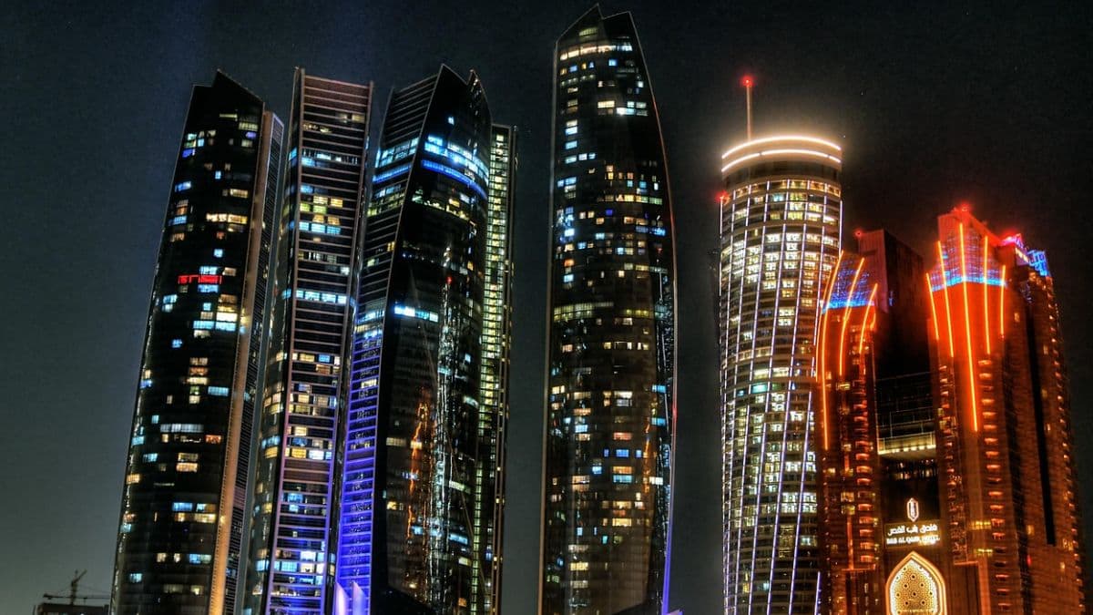 UAE Lifetime Golden Visa for Indians: संयुक्त अरब अमिरातीचा भारतीयांसाठी गोल्डन व्हिसा; 23 लाखात आयुष्यभर वास्तव्यासाठी संधी, जाणून घ्या सविस्तर