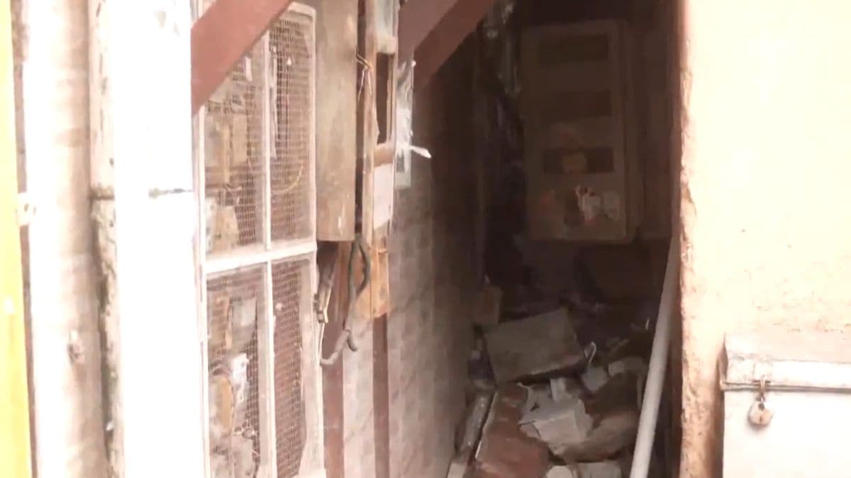 Building Collapsed in Bandra East: वांद्रे पूर्व च्या भारत नगर भागात इमारतीचा भाग कोसळला; 12 जणांची सुटका करण्यात यश