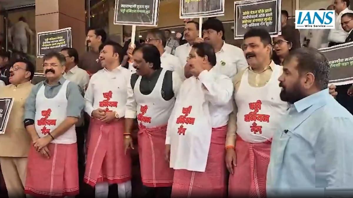 Sanjay Gaikwad Assault Protest: संजय गायकवाड मारहाण प्रकरण, विरोधकांकडून विधान भवनाबाहेर जोरदार निषेध