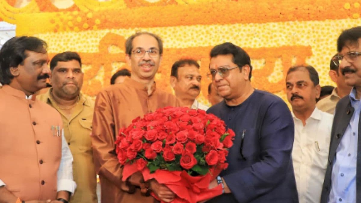 Uddhav Thackeray 65th Birthday: 'मातोश्री' वर दाखल होत राज ठाकरे यांनी दिल्या उद्धव ठाकरेंना वाढदिवसाच्या शुभेच्छा