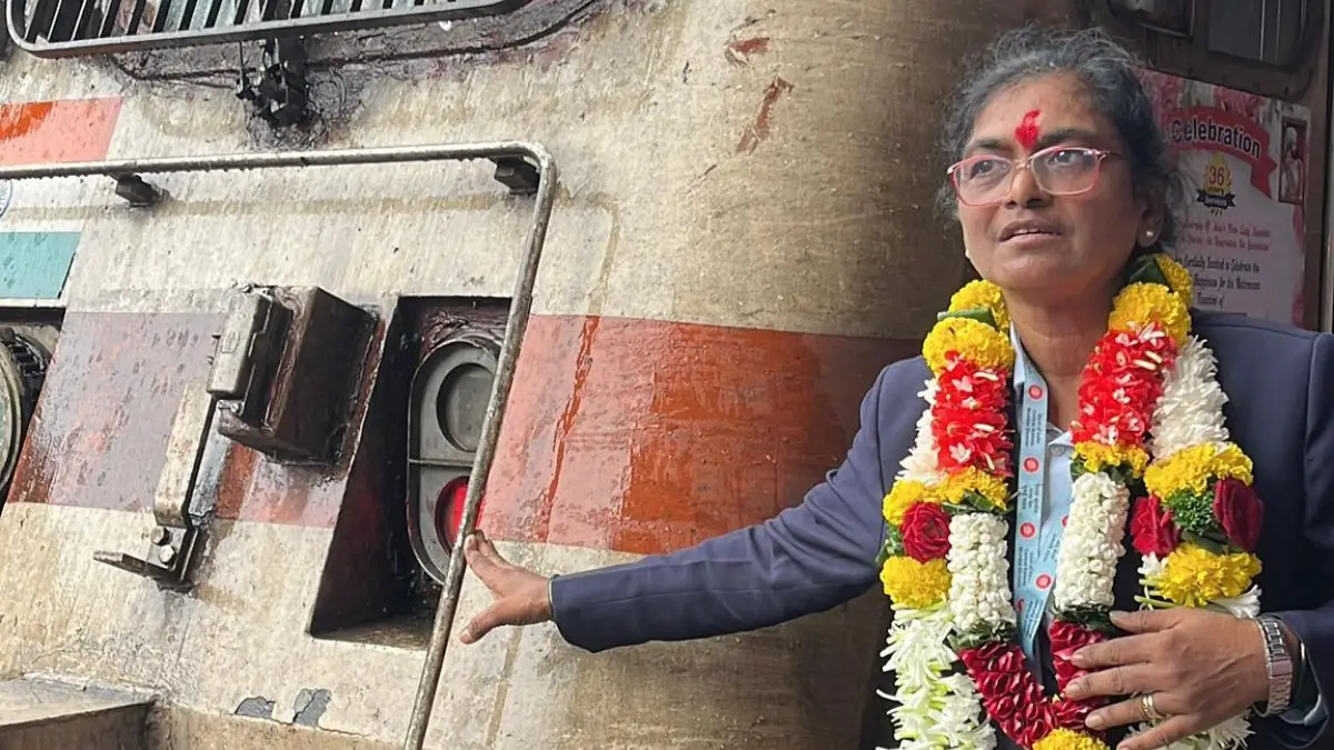 Surekha Yadav’s Last Train: आशियातील पहिल्या महिला लोको पायलटचा प्रवास थांबला; सुरेखा यादव यांच्या ३६ वर्षांच्या सेवेचा सन्मानपूर्वक समारोप