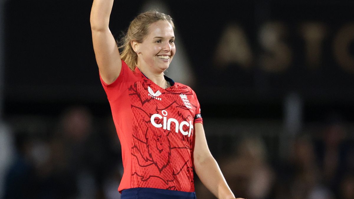 Freya Davies Retairment: वकील होण्यासाठी क्रिकेटला रामराम; इंग्लंडची महिला क्रिकेटर फ्रेया डेव्हिसचा २९ व्या वर्षीच संन्यास