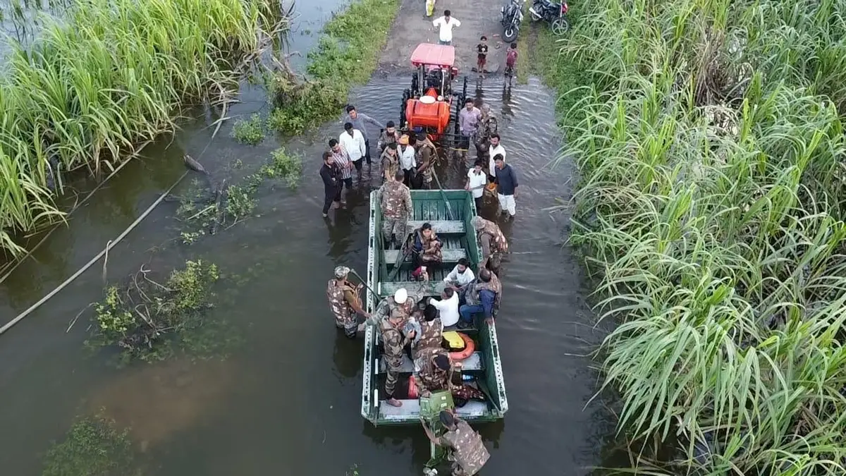 परभणी जिल्ह्यात पूरग्रस्त भागात भारतीय लष्कराचे मदत कार्य सुरू, जोरदार बचाव आणि आपत्ती व्यवस्थापन