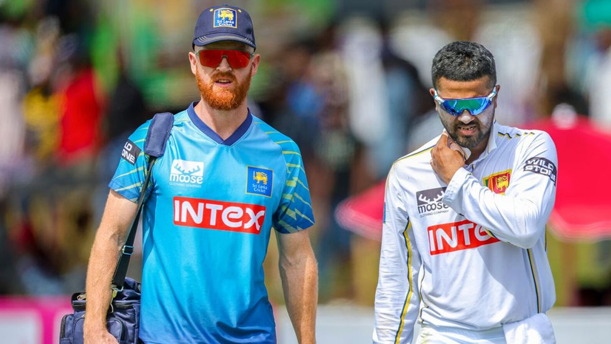 Dinesh Chandimal Hospitalized: क्षेत्ररक्षण करताना मान आणि खांद्याला दुखापत झाल्याने श्रीलंकेचा फलंदाज दिनेश चंदिमल रुग्णालयात दाखल