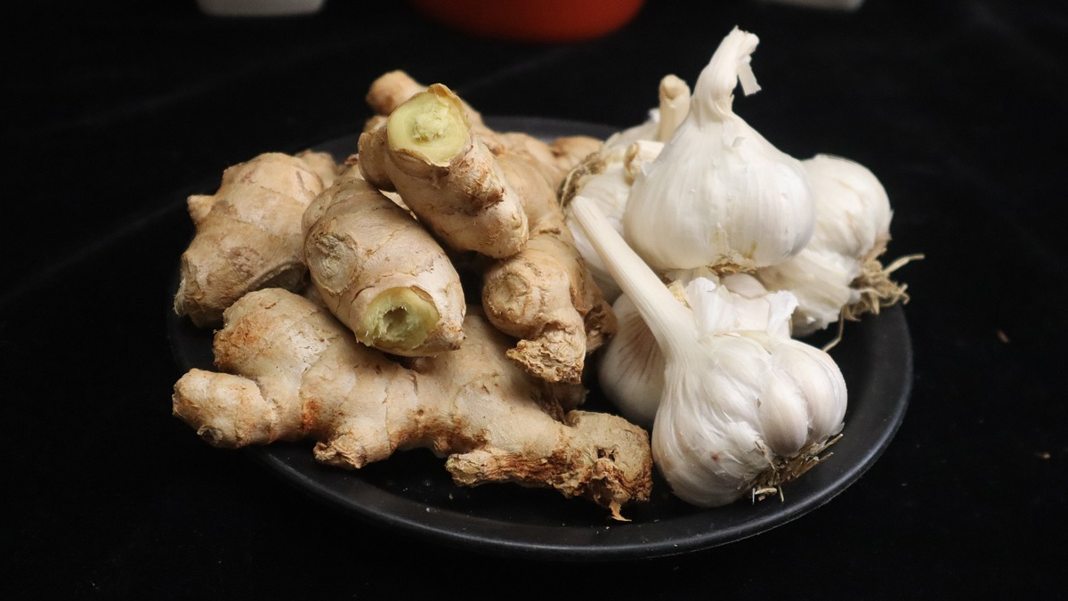 Ginger-Garlic Paste: रोजच्या जेवणातील ही एक गोष्ट वाढवेल तुमचे आयुष्य? आले-लसूण पेस्टचे धक्कादायक आरोग्यदायी फायदे एकदा वाचाच!