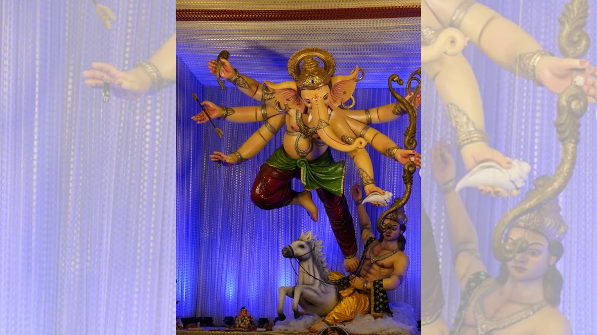 विद्युत तारेला स्पर्श होताच 21 फुटी गणेशमूर्ती कोसळली, कोल्हापुरातील विसर्जन मिरवणुकीला गालबोट