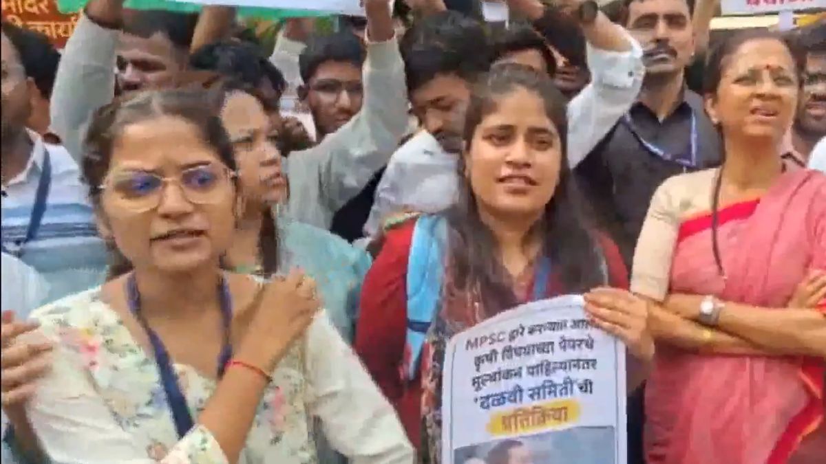 पुण्यात MPSC विद्यार्थ्यांचा आक्रोश मोर्चा, खासदार सुप्रिया सुळे मोर्चात सहभागी