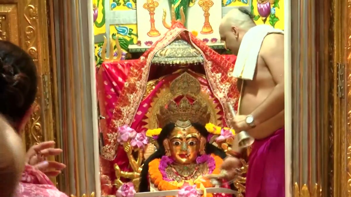 Navratri 2026: मुंबादेवी मंदिरात घटस्थापनेसह शारदीय नवरात्रोत्सवाला मंगलमय सुरुवात; आदिशक्तीच्या जयघोषात भाविकांची गर्दी