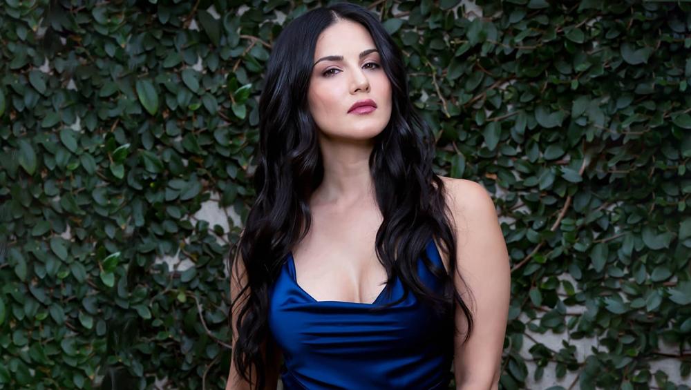 Sunny Leone : सनी लियोनीने पुन्हा 'या' चित्रपटाची शुटींग केली सुरू, सोशल मीडियावरून दिली माहिती