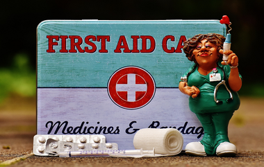 First Aid Box मध्ये नेमके काय काय असावे ?