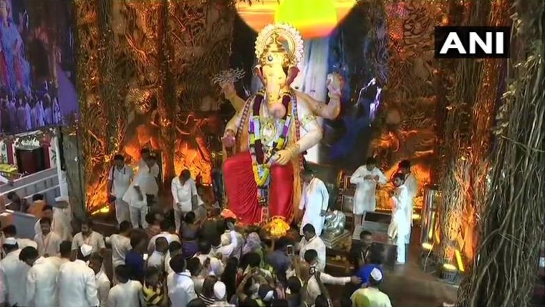 गणपत्ती बाप्पा मोरया..! लाडक्या गणरायाचे राज्यभरात उत्साहात आगमन