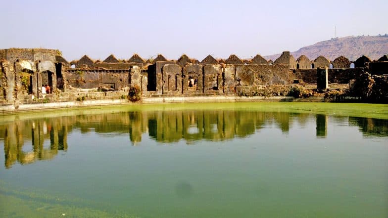 महाराष्ट्रातील 25 किल्ले भाडेतत्त्वावर देण्याच्या चर्चांवर पर्यटन विभागाचे स्पष्टीकरण; सचिव विनिता सिंघल यांची माहिती महाराष्ट्रातील 25 किल्ले भाडेतत्त्वावर देण्याच्या चर्चांवर पर्यटन विभागाचे स्पष्टीकरण; सचिव विनिता सिंघल यांची माहिती