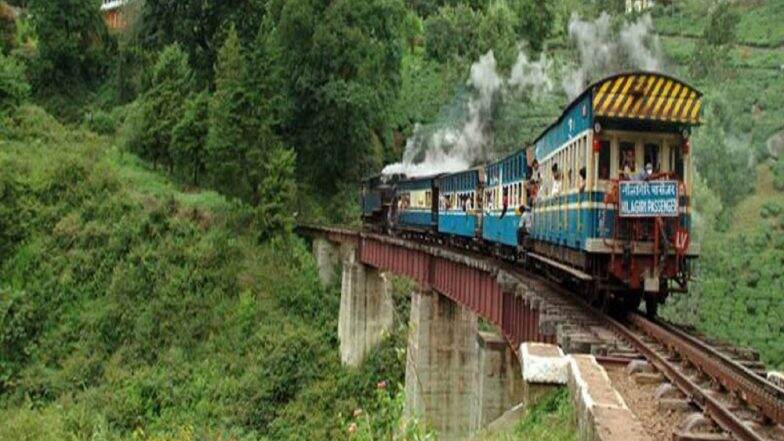 हनिमूनसाठी या ब्रिटीश जोडप्याने भारतात बुक केली अख्खी ट्रेन हनिमूनसाठी या ब्रिटीश जोडप्याने भारतात बुक केली अख्खी ट्रेन