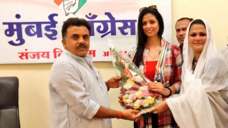 क्रिकेटर मोहम्मद शमीची पत्नी हसीन जहाँचा काँग्रेसमध्ये प्रवेश क्रिकेटर मोहम्मद शमीची पत्नी हसीन जहाँचा काँग्रेसमध्ये प्रवेश