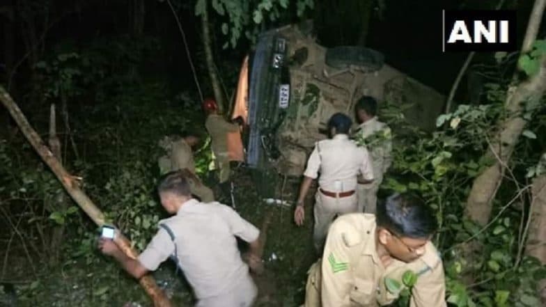 त्रिपुराच्या भीषण बस अपघातात 29 जवान जखमी त्रिपुराच्या भीषण बस अपघातात 29 जवान जखमी