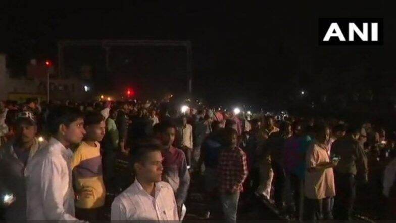 दसऱ्याच्या मुहूर्तावर मृत्यूचे तांडव : रेल्वेने चिरडून तब्बल 60 पेक्षा जास्त लोक मृत्युमुखी दसऱ्याच्या मुहूर्तावर मृत्यूचे तांडव : रेल्वेने चिरडून तब्बल 60 पेक्षा जास्त लोक मृत्युमुखी