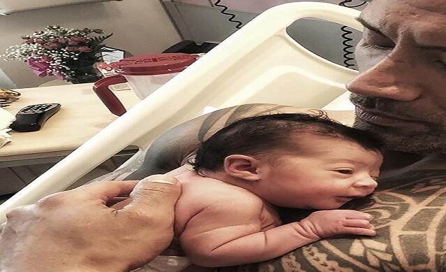 'द रॉक'ने लेकीला दिल्या सहा महिने पूर्ण झाल्याच्या शुभेच्छा- पाहा व्हिडिओ 'द रॉक'ने लेकीला दिल्या सहा महिने पूर्ण झाल्याच्या शुभेच्छा- पाहा व्हिडिओ