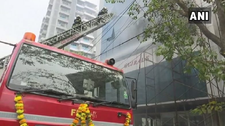 सांताक्रुजमध्ये इमारतीला भीषण आग