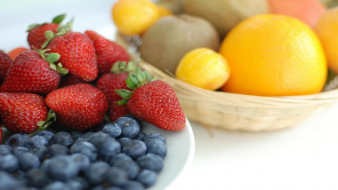 Vitamin C युक्त फळे खा! शरीरातील वजन आणि चरबी कमी करा