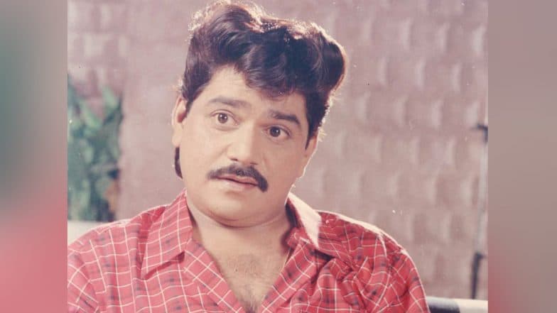 Laxmikant Berde Birthday Special: लक्ष्मीकांत बेर्डेंचे हे विनोदी व्हिडीओ पाहून तुम्हीही हसून लोटपोट व्हाल! (Video) Laxmikant Berde Birthday Special: लक्ष्मीकांत बेर्डेंचे हे विनोदी व्हिडीओ पाहून तुम्हीही हसून लोटपोट व्हाल! (Video)