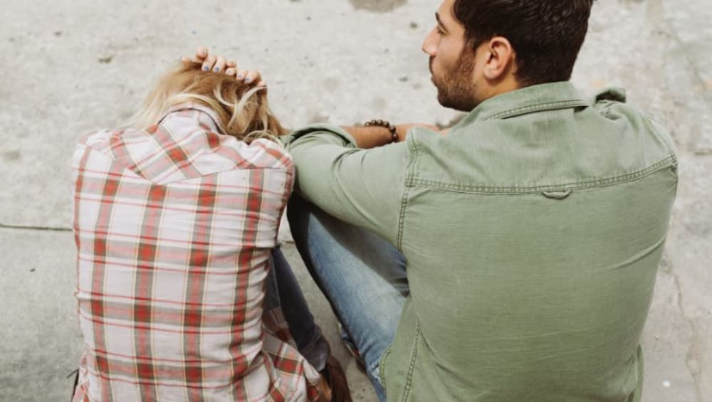 Relationship Tips: तुमचा पार्टनर तुमच्यासोबत Emotional Cheating करतोय? 'या' संकेतांमधून तुम्हाला कळू शकेल Relationship Tips: तुमचा पार्टनर तुमच्यासोबत Emotional Cheating करतोय? 'या' संकेतांमधून तुम्हाला कळू शकेल