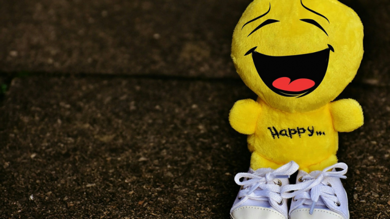 World Smile Day : अरेच्चा ! हसण्याचे आहेत 'इतके' प्रकार ..
