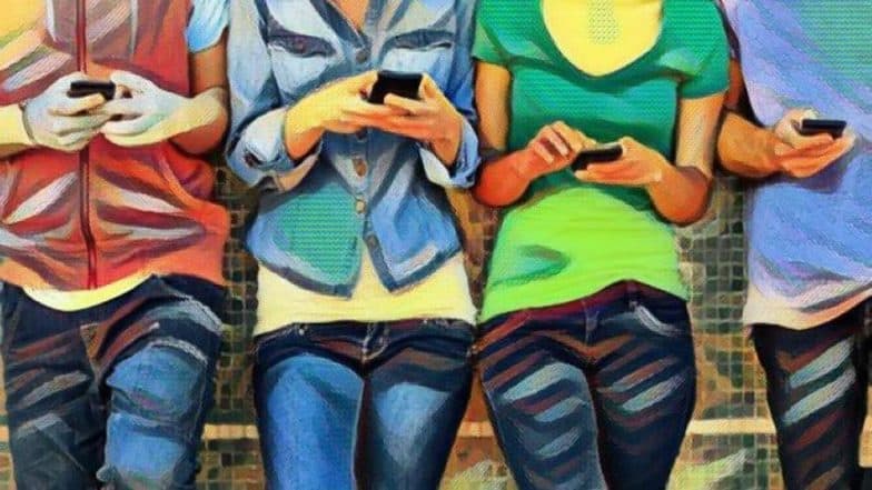 डीप्रेशन: तरुणाईला सोसवेना 'सोशल मीडिया'चा भार; अनेक वेडेपीसे, काहींवर उपचार सुरु डीप्रेशन: तरुणाईला सोसवेना 'सोशल मीडिया'चा भार; अनेक वेडेपीसे, काहींवर उपचार सुरु