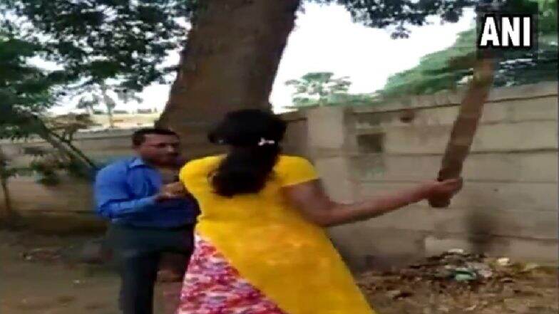 शरीरसुखाची मागणी करणाऱ्या तरुणाला महिलेने भररस्त्यात धुतले शरीरसुखाची मागणी करणाऱ्या तरुणाला महिलेने भररस्त्यात धुतले