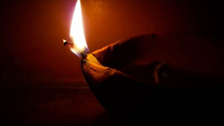 Diwali 2018 : दीर्घायुष्यासाठी धनतेरसच्या दिवशी यमदीपदान का केले जाते ? Diwali 2018 : दीर्घायुष्यासाठी धनतेरसच्या दिवशी यमदीपदान का केले जाते ?