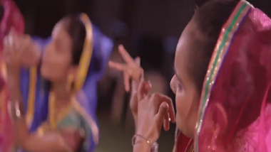 व्हिडिओ: पंतप्रधान नरेंद्र मोदींनी लिहिलेल्या गाण्यावर दिव्यांग मुलींचा गरबा