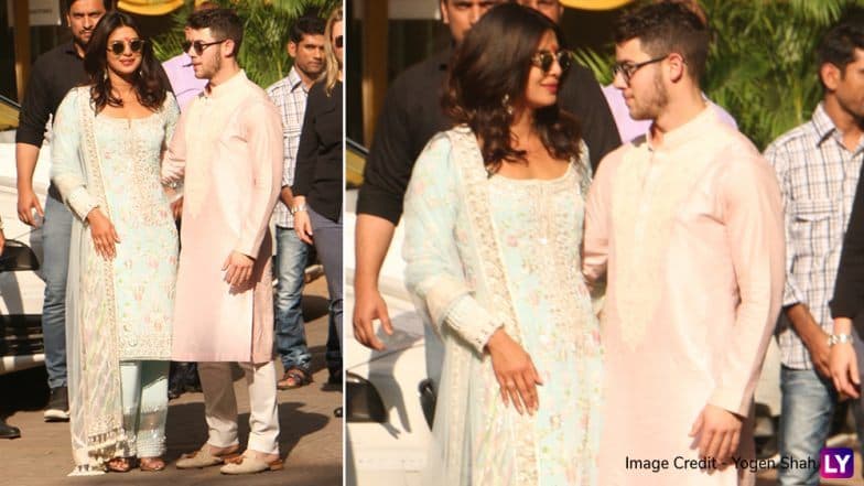 Priyanka Nick Wedding : Priyanka Chopra चं कन्यादान करणार 'हे' जोडपं ! Priyanka Nick Wedding : Priyanka Chopra चं कन्यादान करणार 'हे' जोडपं !