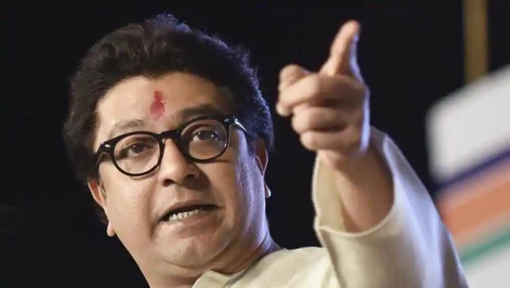 महाराष्ट्र नवनिर्माण कामगार सेना आक्रमक; मुंबई महापालिकेच्या कंत्राटी सफाई कर्मचाऱ्यांना पीपीई किट, माक्स न मिळाल्याने कचऱ्याच्या गाड्या बीएमसीबाहेर उभ्या करून केले आंदोलन महाराष्ट्र नवनिर्माण कामगार सेना आक्रमक; मुंबई महापालिकेच्या कंत्राटी सफाई कर्मचाऱ्यांना पीपीई किट, माक्स न मिळाल्याने कचऱ्याच्या गाड्या बीएमसीबाहेर उभ्या करून केले आंदोलन