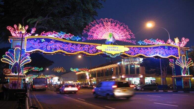 Diwali 2018 : भारताव्यतिरिक्त या देशांतही धुमधडाक्यात साजरी केली जाते दिवाळी Diwali 2018 : भारताव्यतिरिक्त या देशांतही धुमधडाक्यात साजरी केली जाते दिवाळी