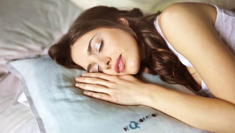 पुरुषांच्या तुलनेत महिलांना झोपेची अधिक गरज का असते ? पुरुषांच्या तुलनेत महिलांना झोपेची अधिक गरज का असते ?