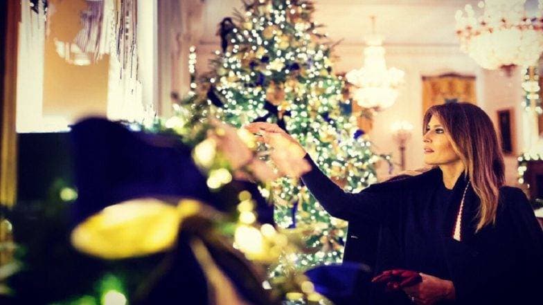 Christmas 2018 : नाताळनिमित्त असा सजला व्हाईट हाउस, फर्स्ट लेडीने शेअर केले फोटो आणि व्हिडीओ Christmas 2018 : नाताळनिमित्त असा सजला व्हाईट हाउस, फर्स्ट लेडीने शेअर केले फोटो आणि व्हिडीओ