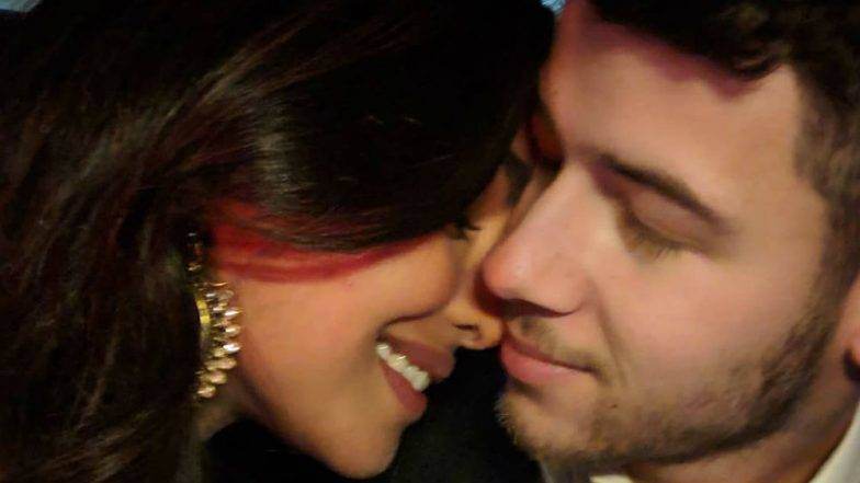 Priyanka Nick Wedding : नववधूप्रमाणे सजले आहे प्रियंकाचे घर; असा असेल लग्नाचा कार्यक्रम Priyanka Nick Wedding : नववधूप्रमाणे सजले आहे प्रियंकाचे घर; असा असेल लग्नाचा कार्यक्रम