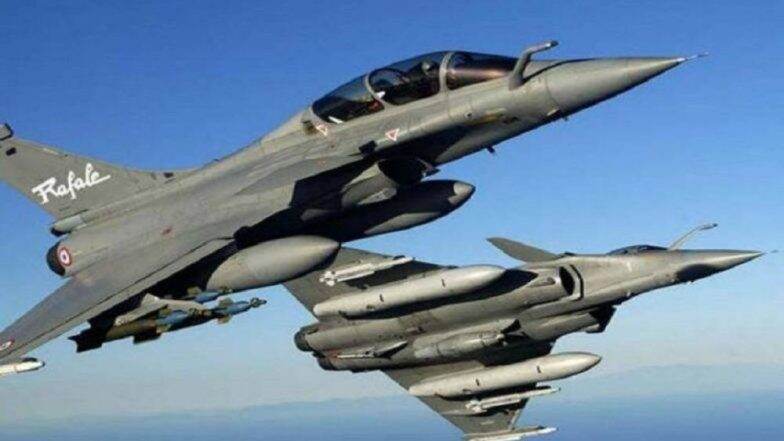 भारताकडे राफेल विमान दसऱ्याच्या दिवशी सुपूर्द करणार, राजनाथ सिंह राहणार उपस्थित भारताकडे राफेल विमान दसऱ्याच्या दिवशी सुपूर्द करणार, राजनाथ सिंह राहणार उपस्थित