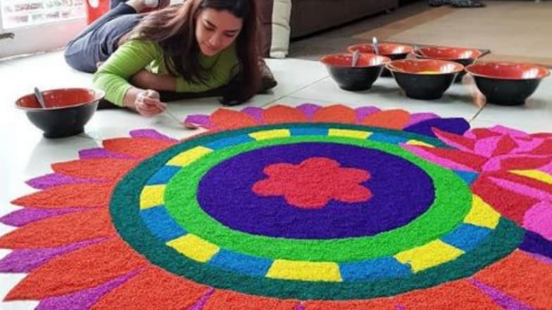 Diwali 2018 : सहज सोप्या दिवाळी रांगोळ्यांसाठी मदत करतील ही '4' टॉप अॅप्स Diwali 2018 : सहज सोप्या दिवाळी रांगोळ्यांसाठी मदत करतील ही '4' टॉप अॅप्स