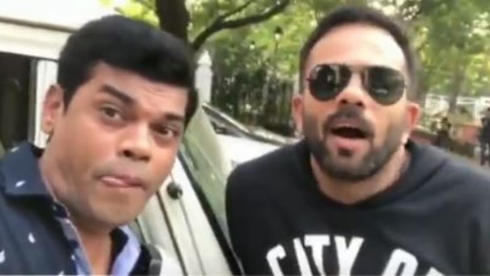 सिद्धार्थ जाधव सोबत जेव्हा रोहित शेट्टी मराठीतून म्हणाला 'दिवाळीच्या हार्दीक शुभेच्छा' (Video) सिद्धार्थ जाधव सोबत जेव्हा रोहित शेट्टी मराठीतून म्हणाला 'दिवाळीच्या हार्दीक शुभेच्छा' (Video)