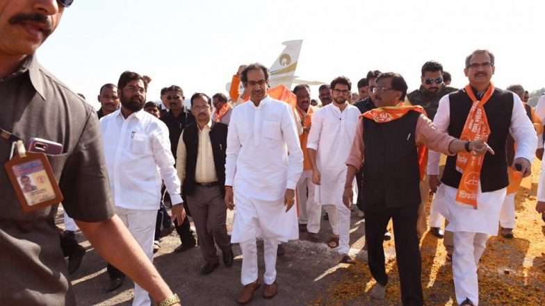 अयोध्या दौरा : न्यायालयाच्या निर्णयाआधी संसदेने कायदा करावा; उद्धव ठाकरेंचे मोदी सरकारलाअल्टिमेटम अयोध्या दौरा : न्यायालयाच्या निर्णयाआधी संसदेने कायदा करावा; उद्धव ठाकरेंचे मोदी सरकारलाअल्टिमेटम
