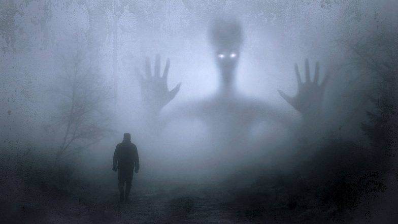 Alien पृथ्वीवर येऊन गेले असू शकतात - NASA च्या वैज्ञानिकाचा दावा Alien पृथ्वीवर येऊन गेले असू शकतात - NASA च्या वैज्ञानिकाचा दावा
