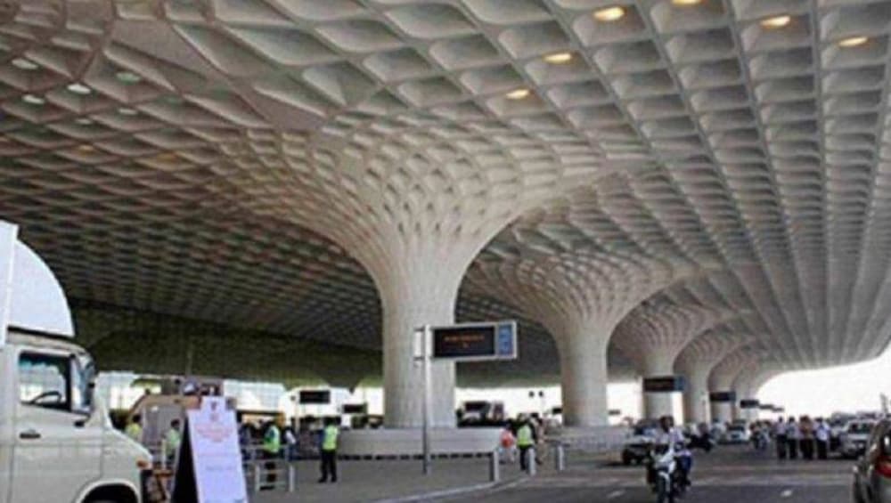 Adani Airports Ends Partnership With DragonPass: अदानी एअरपोर्ट होल्डिंग्जने रद्द केला चीनच्या लाउंज मेंबरशिप प्रोग्राम ड्रॅगनपाससोबतचा करार; एक आठवड्यापूर्वी झाली होती भागीदारी