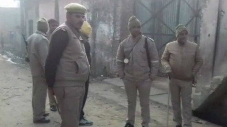 उत्तर प्रदेशमध्ये ISISचा नवा चेहरा उघडकीस?; RSSचे कार्यालय होते निशाण्यावर उत्तर प्रदेशमध्ये ISISचा नवा चेहरा उघडकीस?; RSSचे कार्यालय होते निशाण्यावर