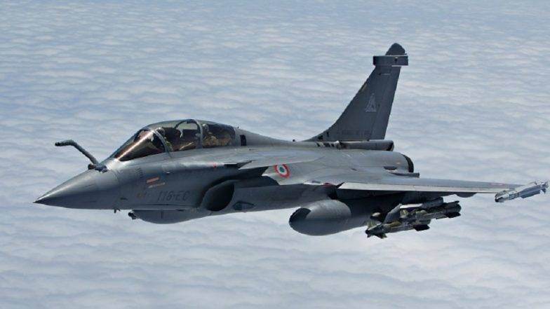 भारताला फ्रान्स कडून मिळाले राफेल विमान, सैन्याची ताकद वाढणार भारताला फ्रान्स कडून मिळाले राफेल विमान, सैन्याची ताकद वाढणार