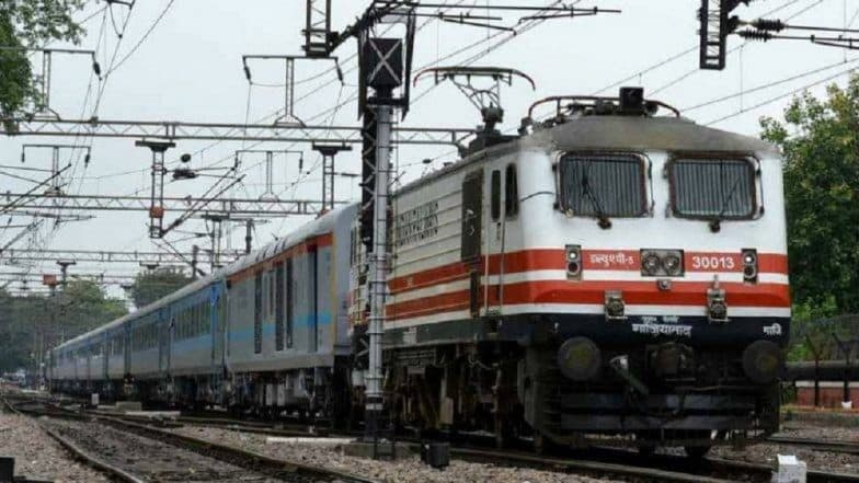 गणेशभक्तांची गैरसोय टाळण्यासाठी रेल्वे प्रशासनाने घेतला हा निर्णय; मुंबई ते कोकण या दरम्यान 2 विशेष रेल्वे धावणार गणेशभक्तांची गैरसोय टाळण्यासाठी रेल्वे प्रशासनाने घेतला हा निर्णय; मुंबई ते कोकण या दरम्यान 2 विशेष रेल्वे धावणार