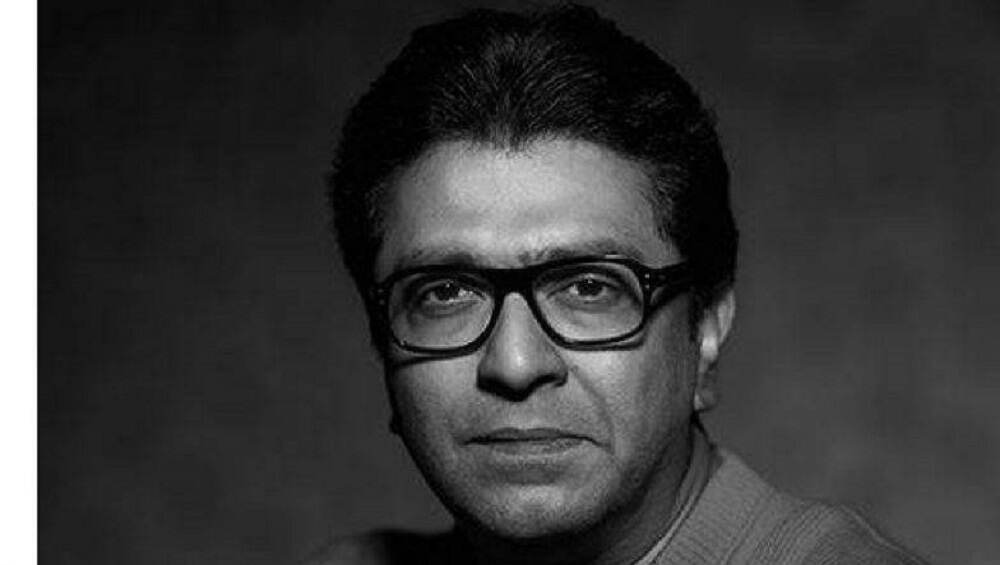 मनसे अध्यक्ष राज ठाकरे यांनी लता मंगेशकर यांची कॅंडी ब्रीच रुग्णालयात जाऊन घेतली भेट मनसे अध्यक्ष राज ठाकरे यांनी लता मंगेशकर यांची कॅंडी ब्रीच रुग्णालयात जाऊन घेतली भेट